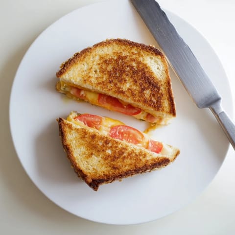 This spicy Pepper Jack & Tomato Grilled Cheese showcases melty cheese and vibrant tomatoes, perfect for a quick lunch.  